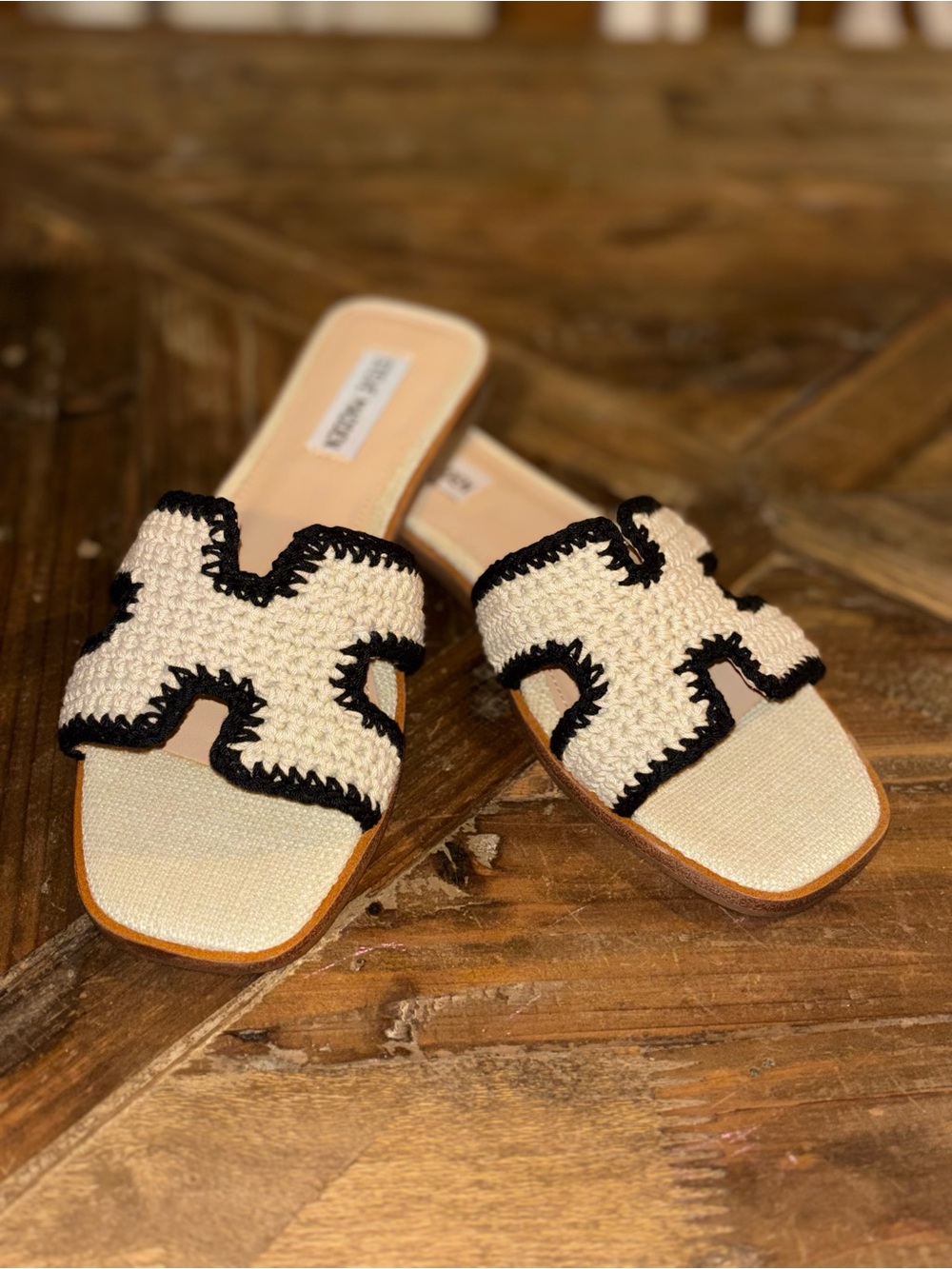 LIKE NEW Steve Madden Hadyn Cream and Black Woven Slide Sandals Size 7.5 - Picture 6 of 10